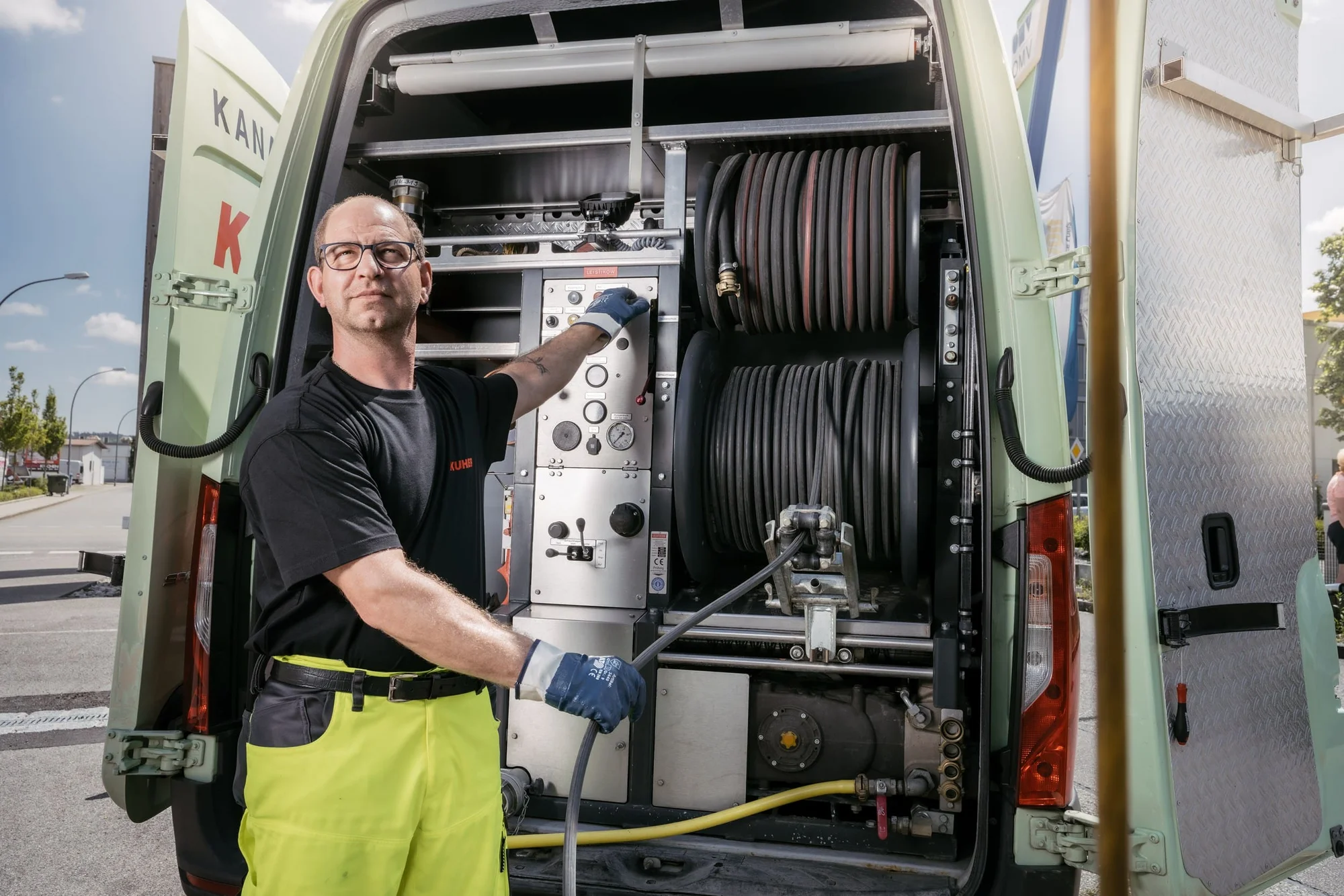 Kanalreinigung in Arnschwang mit Saugfahrzeug
